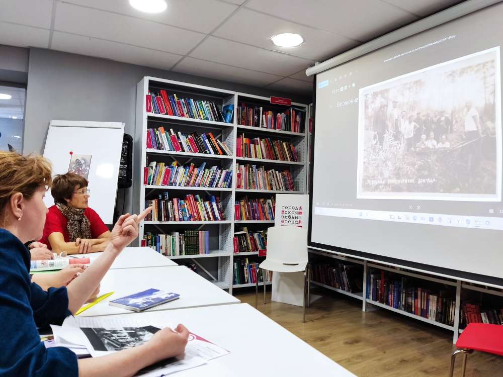 РАСКРЫВАЯ ИСТОРИЮ