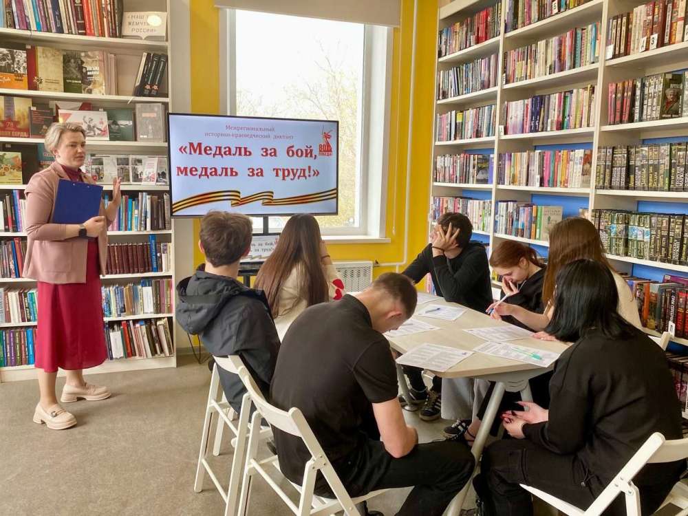 МЕДАЛЬ ЗА БОЙ, МЕДАЛЬ ЗА ТРУД