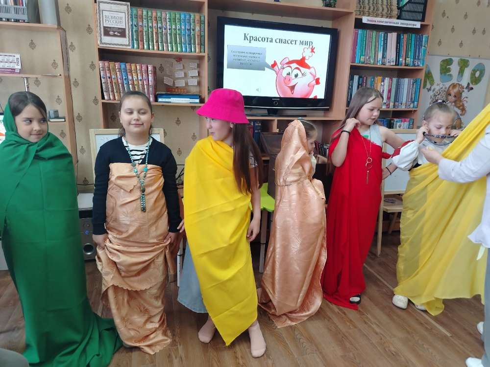 ТОНКОСТИ ЭТИКЕТА С ЕЖИКОМ И КРОШЕМ