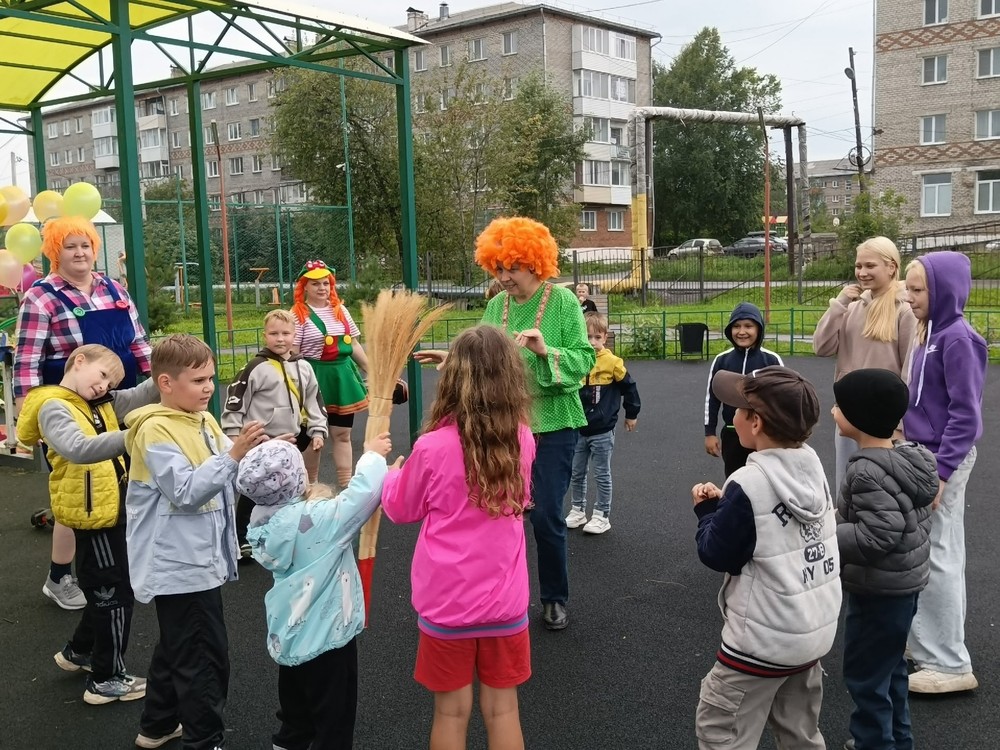КАК НАШ ПРАЗДНИК НАПОЛНИЛСЯ РАДОСТЬЮ